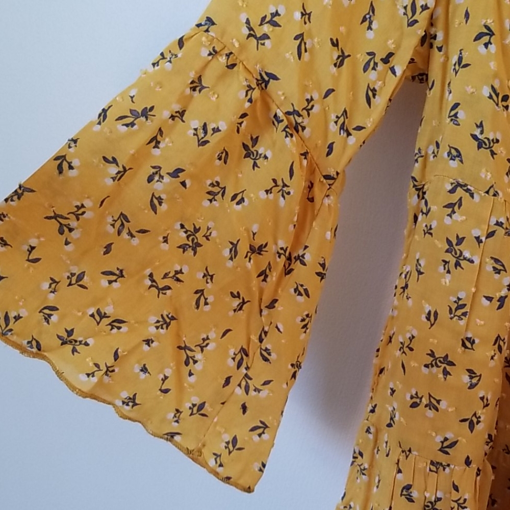 Falls Creek Golden Yellow Floral Print Top in S - Picture 4 of 8